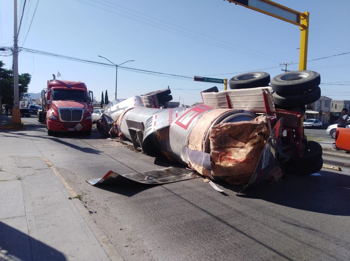 Volcadura De Cisterna En Blvd Zaragoza Omnia