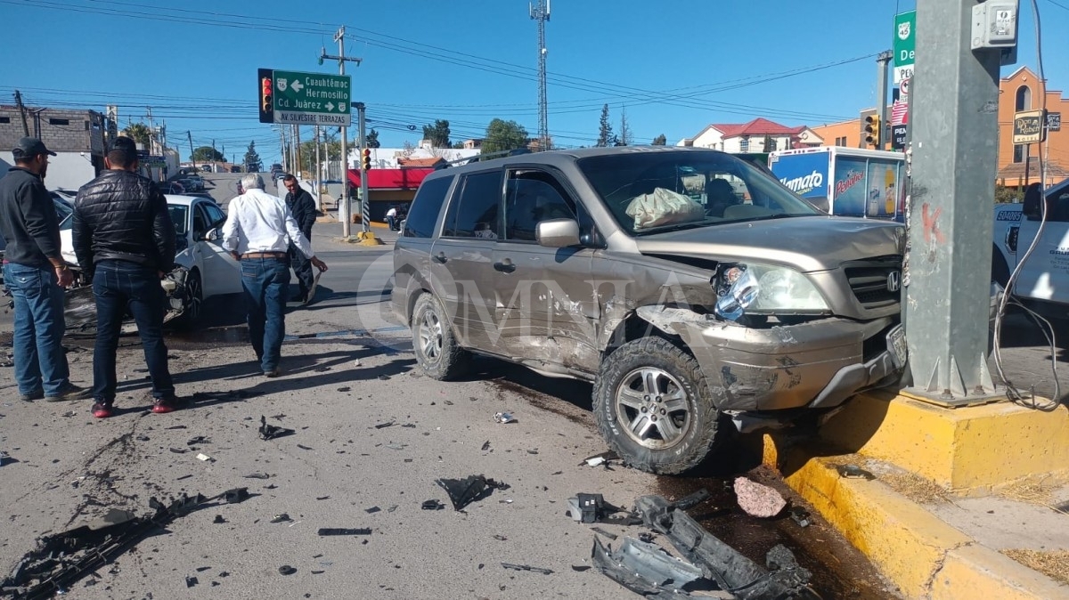 Encontronazo En La Silvestre Terrazas Deja Cuantiosos Da Os Materiales