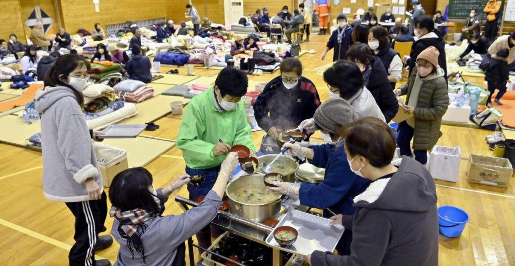 Algunos de los más de 200 muertos que dejó el terremoto en Japón