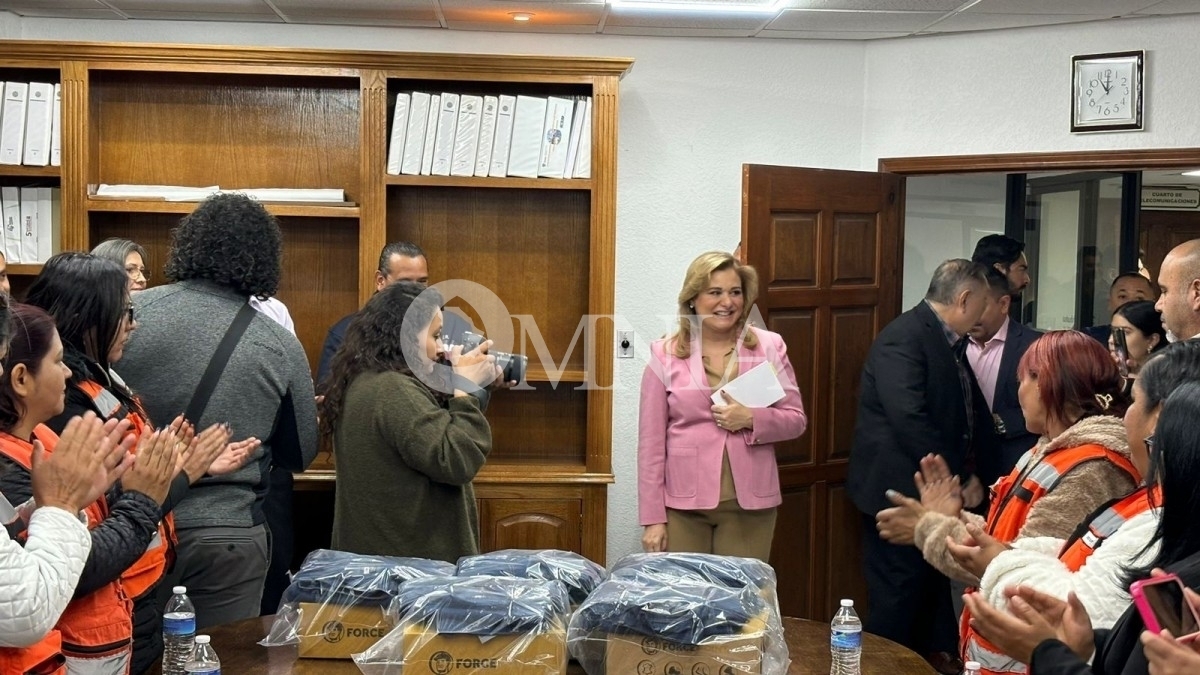 Encabeza Maru Entrega De Uniformes Y Reconocimientos A Mujeres De Scop