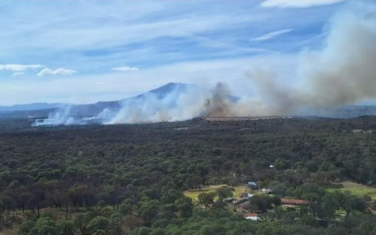 Más de 100 brigadistas combaten fuego en Área Natural Protegida de La