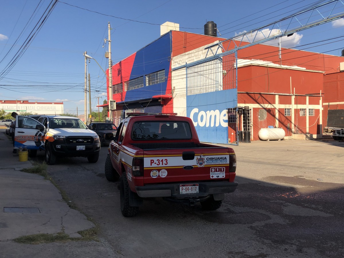 Arde bodega de la tienda COMEX | Omnia