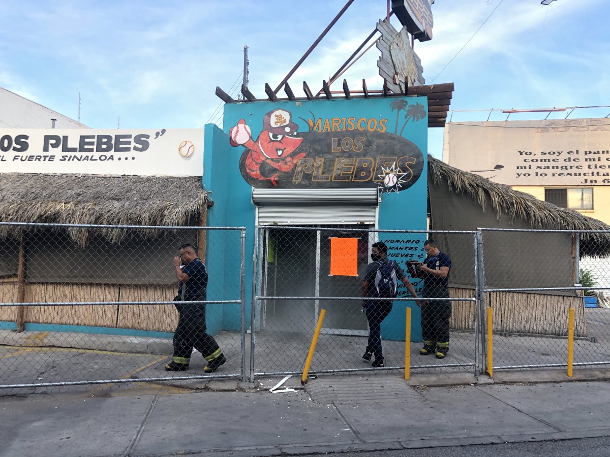 Reportan incendio de restaurante de mariscos; estaban sanitizando | Omnia