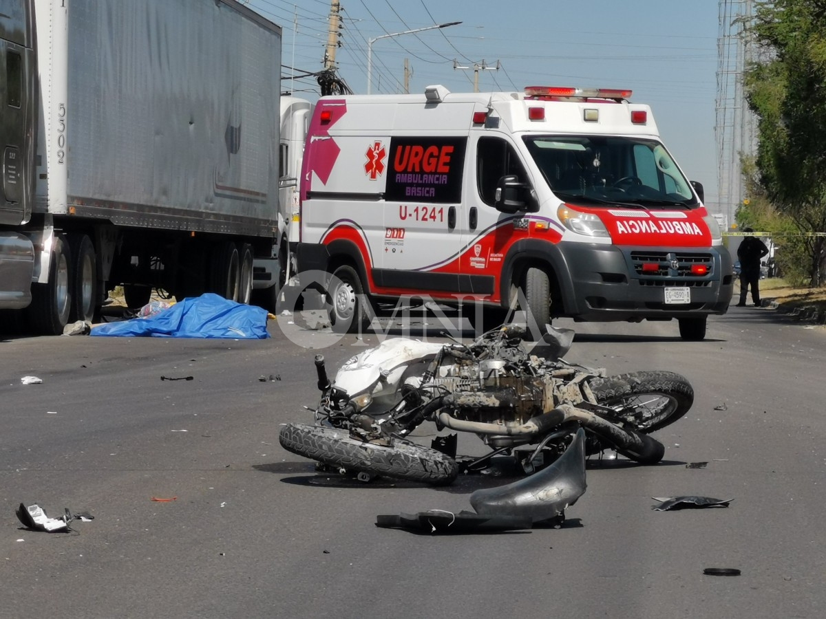 Muere Motociclista Arrollado Por Un Tráiler | Omnia