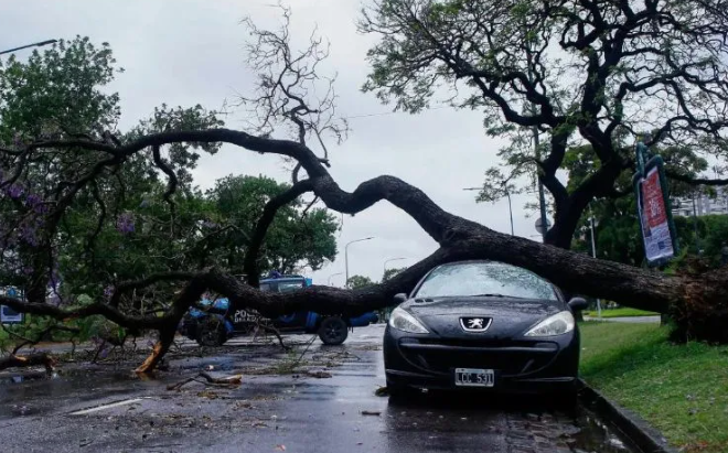 Fuerte Tormenta Azota Buenos Aires Declaran Estado De Emergencia Omnia