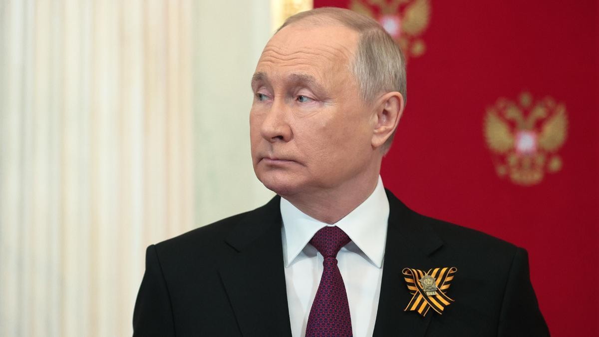 Putin Firma Una Ley Que Estipula 30 Días De Detención Por Violación De ...