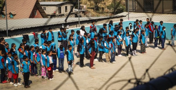 Más de 130 niños migrantes y desplazados se gradúan en la primera escuela del albergue Embajadores de Jesús en Tijuana