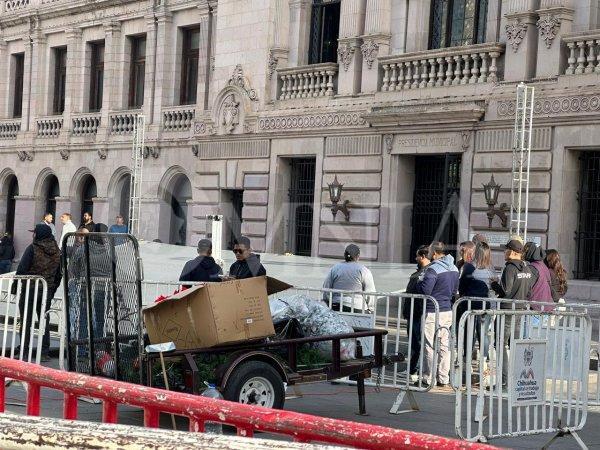 Comienza instalación de templete en la Plaza de Armas