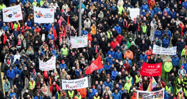 Miles de trabajadores de nueve plantas de Volkswagen se van a huelga