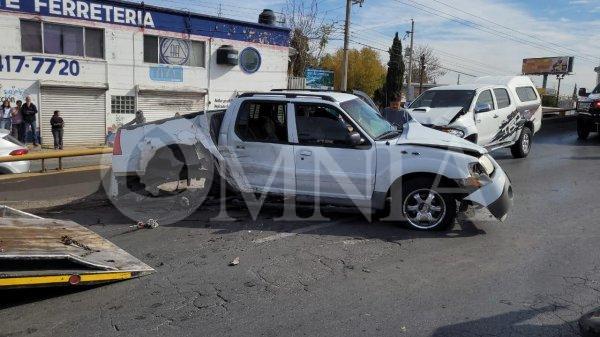 Encontronazo en la Tecnológico deja tres lesionados y cuantiosos daños