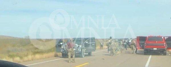 Comando armado en Ojinaga embosca a paisanos; los bajan de vehículos para golpearlos