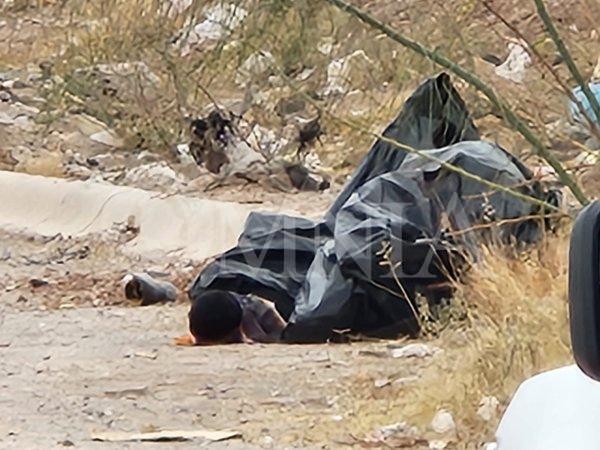 Localizan sin vida dos cuerpos en baldío de la colonia Punta Oriente