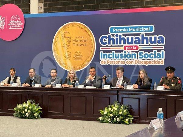 Entregan en sesión solemne de Cabildo Premio Municipal Chihuahua por la Inclusión