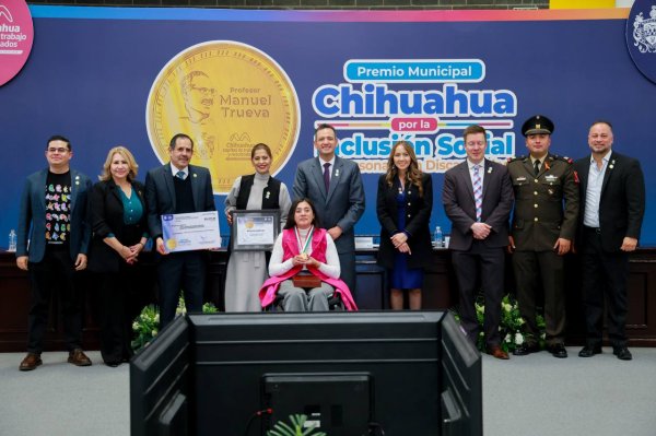 Entrega Ayuntamiento Premio Municipal Chihuahua por la Inclusión en su quinta edición