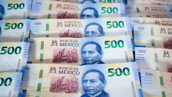 Peso mexicano avanza moderadamente; aprovecha debilidad del dólar