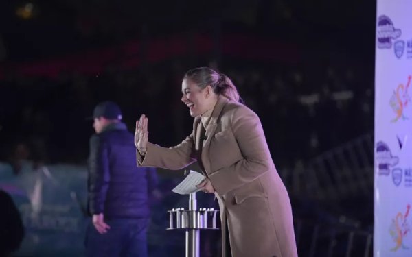 Maru Campos inicia las fiestas decembrinas en Ciudad Juárez con encendido del Árbol de Navidad