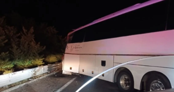 Hay cinco muertos en Sinaloa por choque entre un autobús, un tráiler y un camión de carga