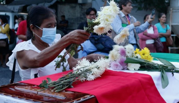 El homenaje de cuerpo presente que rindieron a cinco víctimas de la Guerra Sucia desaparecidas por más de medio siglo