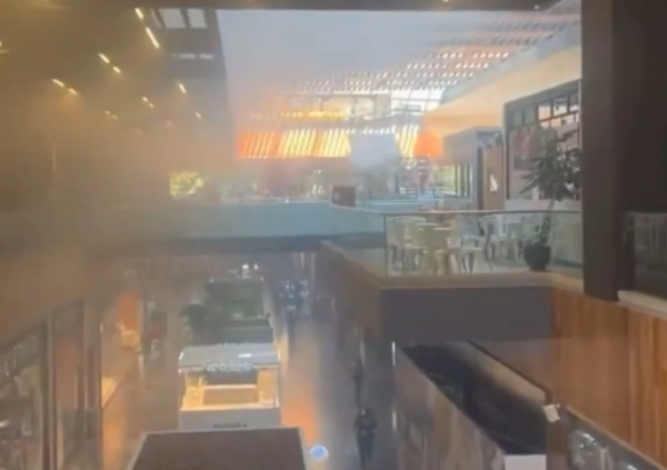 Incendio en El Farolito de la plaza Miyana en Polanco; evacúan a mil 500 personas