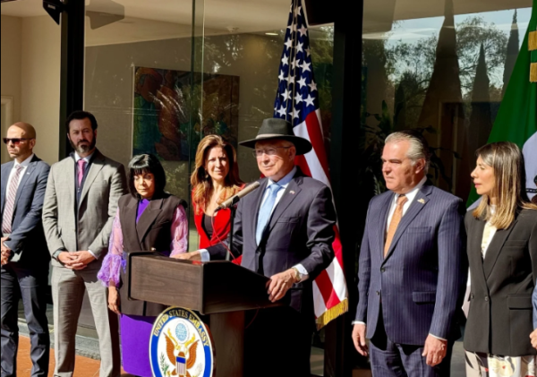 Ken Salazar celebra que México esté 