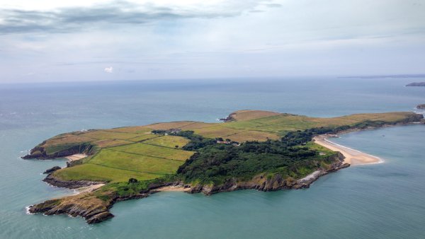 Decenas de niños sufrieron abusos y violaciones de monjes en una 'isla pedófila' en Reino Unido