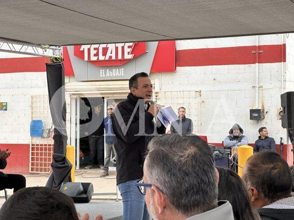 Encabeza Bonilla entrega de pavimentación en la calle 16 de septiembre en la colonia Los Mezquites