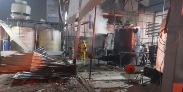 Explota y luego se incendia fábrica en Tultitlán, en el Edomex; reportan tres heridos