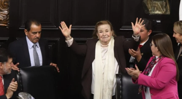 Senado entrega la medalla Belisario Domínguez a Ninfa María Deándar Martínez, fundadora de un medio en Nuevo Laredo