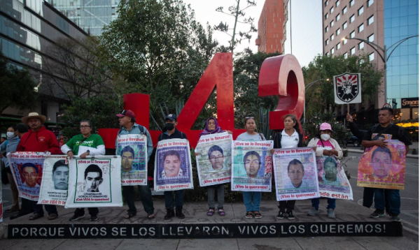 Jueza libera a expolicía ministerial señalado por desaparición de los 43 de Ayotzinapa