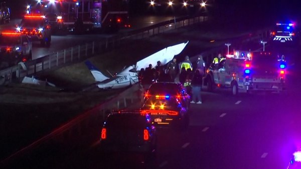 Una avioneta se estrella en una autopista en Nueva York (video)