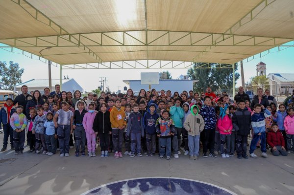 Ayuntamiento de Delicias entrega malla sombra a la escuela CREI José María Morelos y Pavón