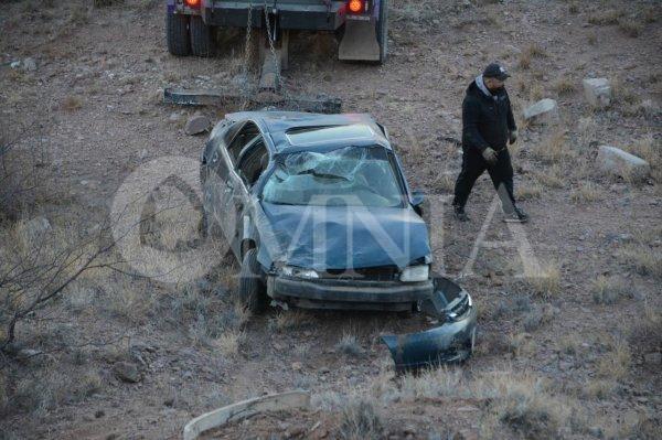 Pareja cae a barranco con todo y vehículo en el cerro Coronel