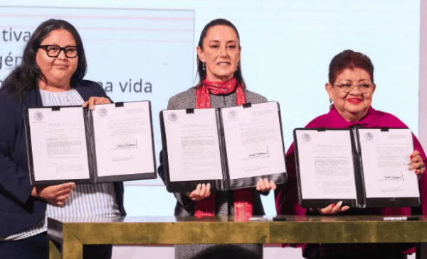 Sheinbaum firma leyes secundarias para protección de las mujeres