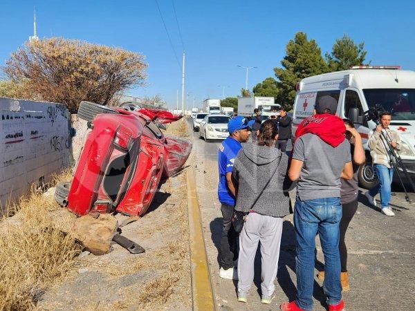 Fuerte percance vial en la Sacramento deja conductor lesionado y cuantiosos daños