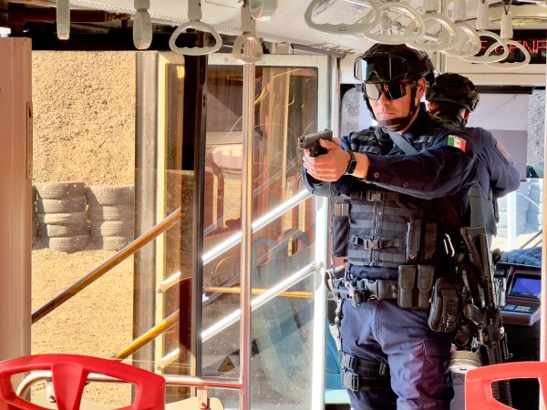 Capacita Policía Nacional de Colombia a futuros SWAT de la SSPE en incursiones en transporte público