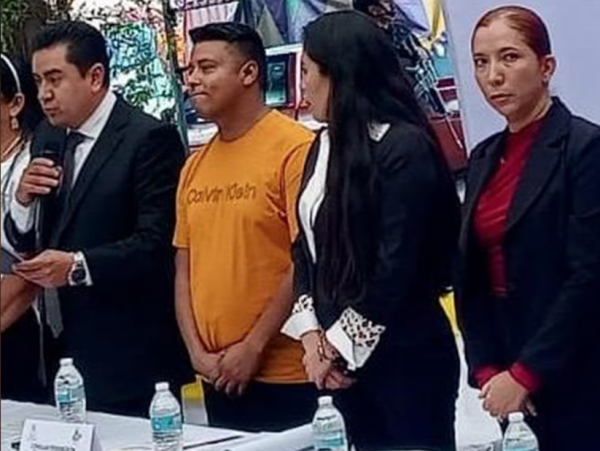 Alcalde de Edomex evita detención en plena toma de posesión