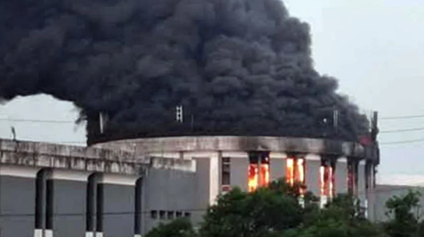 Se incendia el Parlamento de Liberia en medio de protestas contra su presidente