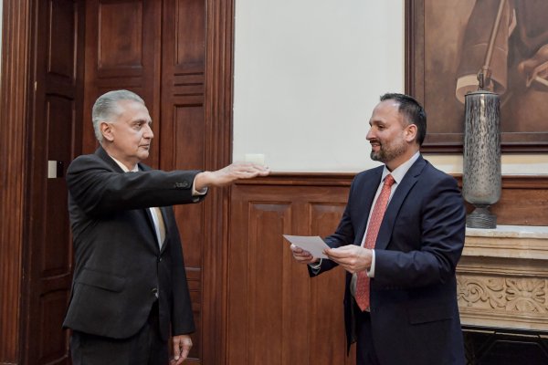 Designa Campos a Enrique Serrano como coordinador general del Consejo Estatal de Población