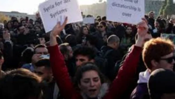 Siria: miles de manifestantes marcharon en reclamo de una transición pacífica