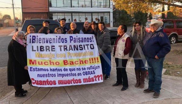 Ciudadanos toman aduana de Puerto Palomas como acto de protesta; exigen mejores carreteras