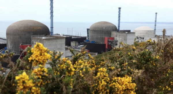 Francia conecta el primer reactor nuclear a su red eléctrica en 25 años y construirá otros seis