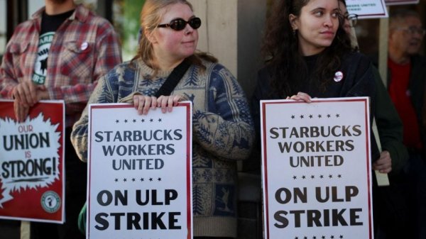 Huelga en Starbucks se extiende a Nueva York y Philadelphia para exigir un aumento salarial