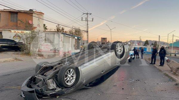 Conductor vuelca en la Sosa Vera y abandona vehículo