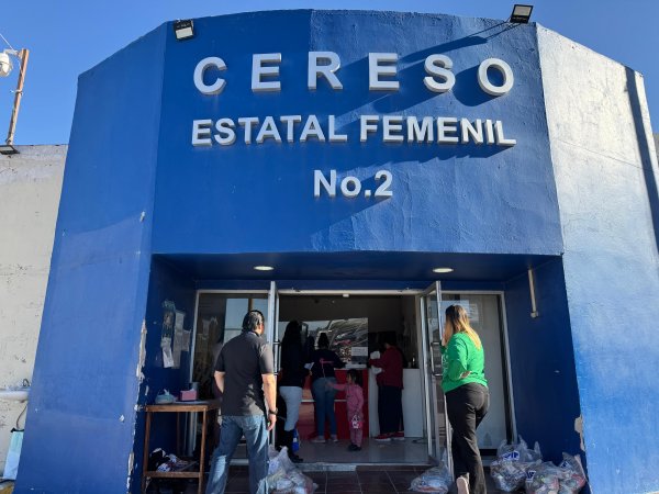 Entrega SSPE apoyos a familias de personas privadas de la libertad en Cereso Femenil de Juárez