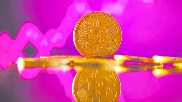 Bitcoin retrocede a 94,000 dólares