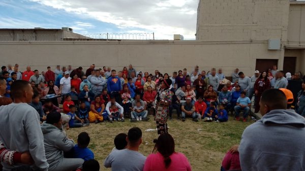 Presentan show de comedia en el Cereso No.3 de Ciudad Juárez