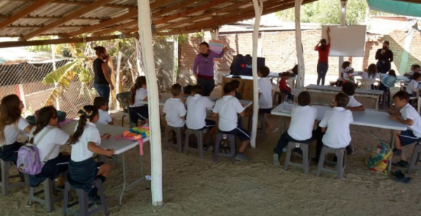 Balaceras y violencia extrema trastocan la vida de profesores y centros educativos de zonas rurales de Sinaloa