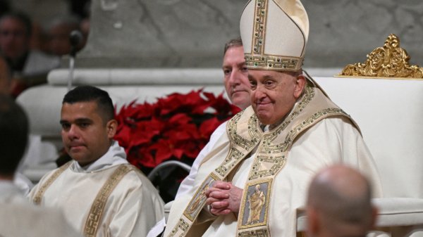 Papa Francisco pide valentía para mejorar el mundo en Nochebuena