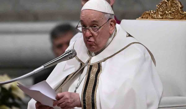 El papa Francisco condena la 