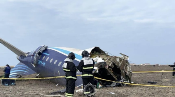 El avión que se estrelló en Kazajistán fue alcanzado por un misil ruso, afirman fuentes del gobierno de Azerbaiyán